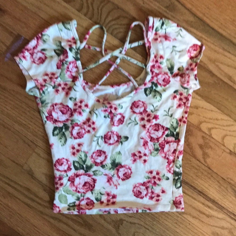 Three XS croptops - Picture 2 of 5
